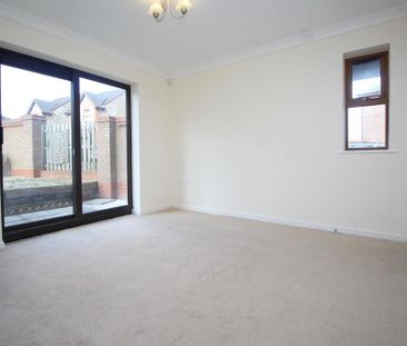 4 bedroom detached house to rent - Photo 2