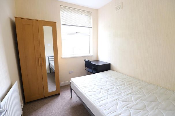 4 bedroom terraced house to rent - Photo 1