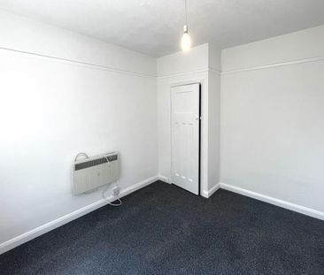 Fairfax Road, Woking - 3 bedrooms Property for lettings - Seymours - Photo 2