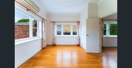 Spacious Family Home in a Prime Box Hill Location (Partly Furnished) - Photo 3