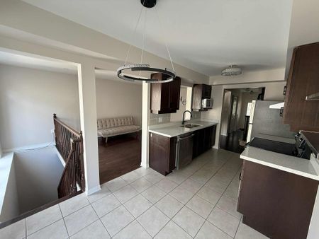 For Lease - 554 Ashbourne Crescent, Barrhaven, Ontario - Photo 2