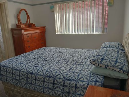 Beverly Hills - Photo 2