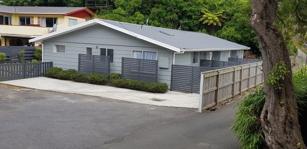 Stylish, renovated 2-bed unit - walk to the beach! - Photo 1