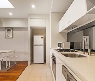 MODERN APARTMENT WITH LUXURY RESORT STYLE FACILITIES! - FURNISHED O... - Photo 4