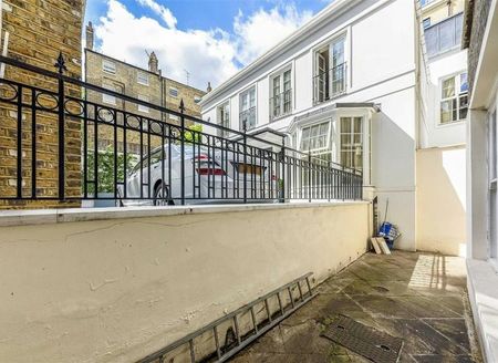 Queen's Gate - Photo 5