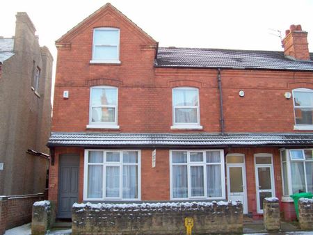 4 bedroom end of terrace house to rent - Photo 4