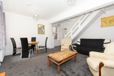 4 DOUBLE Bed Student house on Hankinson Road - Photo 2