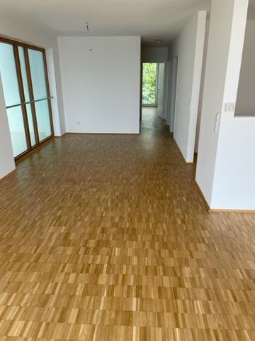 Charmante 3 Raum Wohnung im 2 Stock ohne Lift mit Balkon. Ein Tiefgaragenplatz ist der Wohnung zugeteilt. - Photo 5