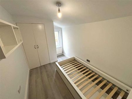 Spencer Road, Mitcham, Surrey, CR4 - Photo 5