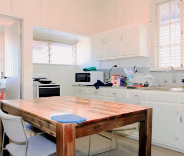 5 Bedroom 2 Bathroom(Rent a Room) - Photo 4