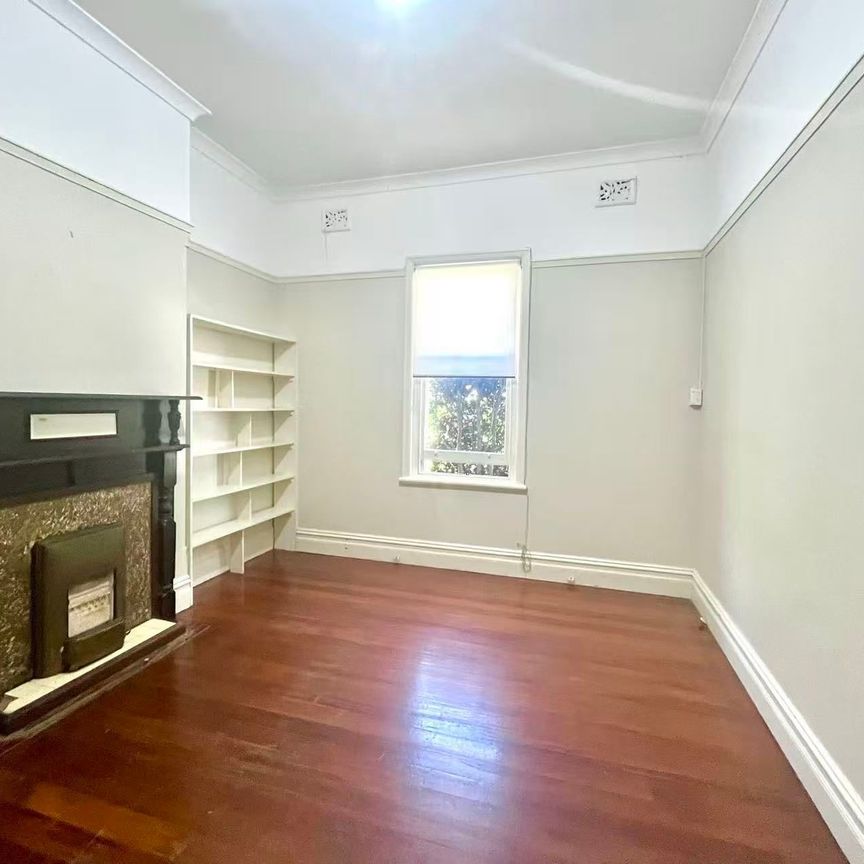 Ultimate Convenience 3 Bedroom House in prime location - Photo 1