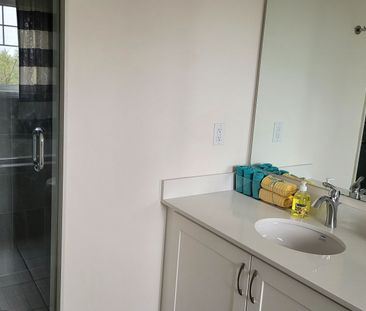 For Lease - 2135 Speare Court, Innisfil, Ontario - Photo 6