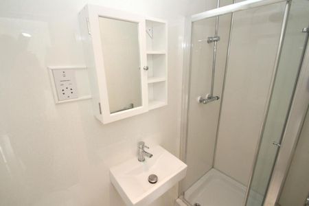 1 bedroom house of multiple occupation to rent - Photo 3