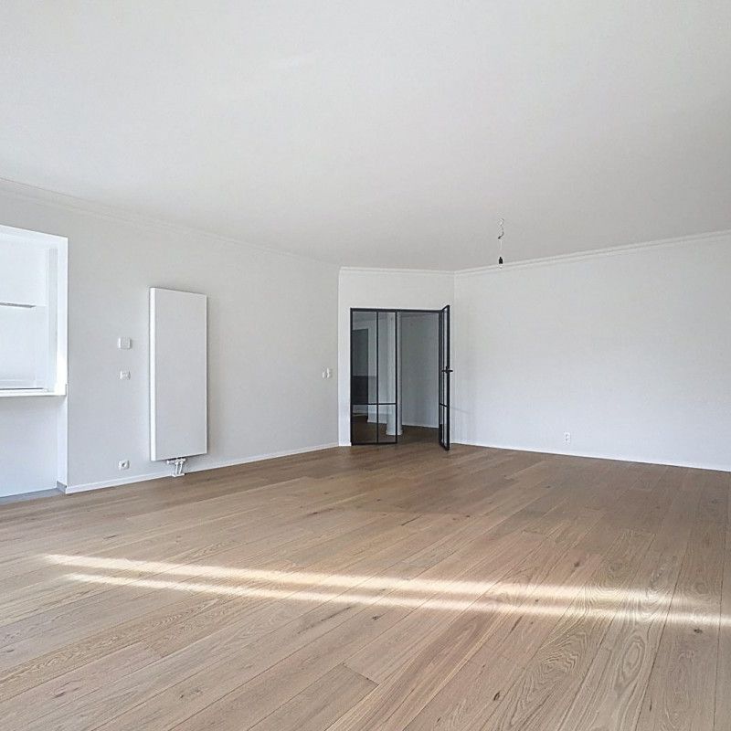 Appt totalement rénové avec 3ch / Quartier Louise. - Photo 1