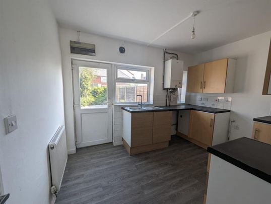 3 Beds - Terraced House - - Photo 1
