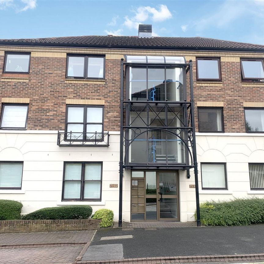 2 bedroom Flat To Let - Photo 1