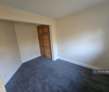 2 bedroom semi-detached house to rent - Photo 6