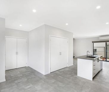 Modern Parkview Townhouse Offering Space, Style & Convenience - Photo 6