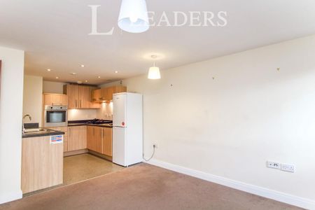 1 bedroom flat to rent - Photo 2