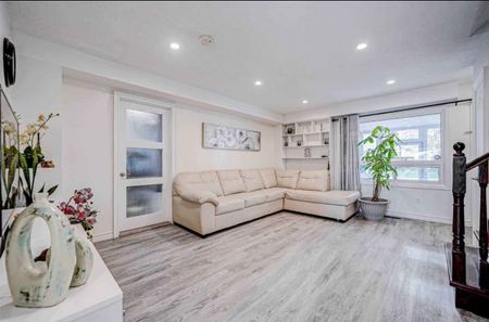 For Lease - 252 Lakeview Park Avenue, Oshawa, Ontario - Photo 3