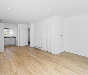 2 bedroom end of terrace house to rent - Photo 1