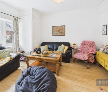 5 bedroom House To Let - Photo 2