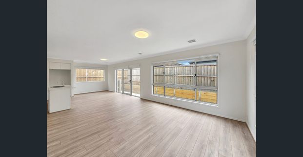 Stunning Family Home! - Photo 1