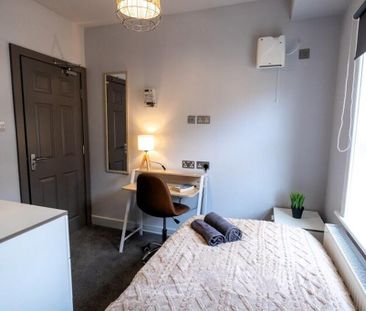 1 bedroom in a house share to rent - Photo 2