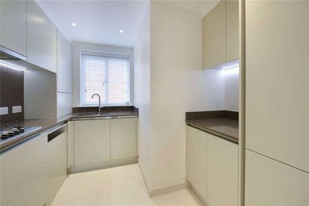 A bright, top floor apartment with lift access, well located for the amenities of Knightsbridge the nearest transport links include Knightsbridge Piccadilly line underground station. - Photo 5