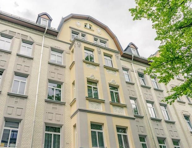 Großzügige 3-Raum-Altbauwohnung mit Balkon - Photo 1