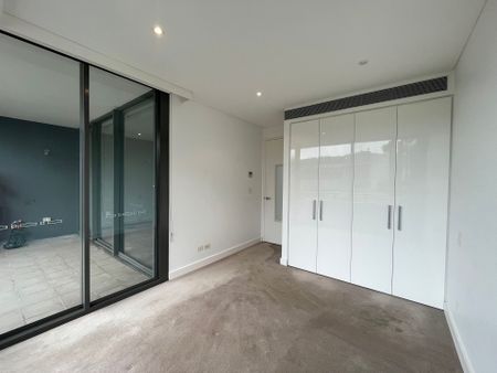 BRIGHT & MODERN UNIT IN RUSHCUTTERS BAY! - Photo 2