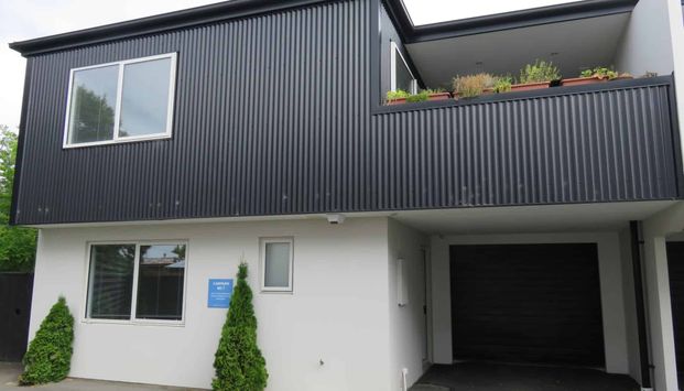 PHILIPSTOWN - 3 BEDROOM 2 BATHROOM NEAR NEW TOWNHOUSE - Photo 1