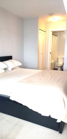 $2,000 / 1br – 737ft2 – Open concept layout – 1 bed + Den w/ 1 bath 737 sf Unit (R0096) - Photo 4