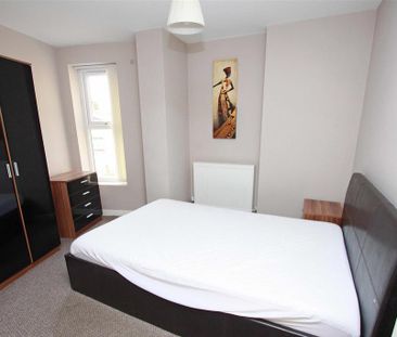 5 bedroom terraced house to rent - Photo 1