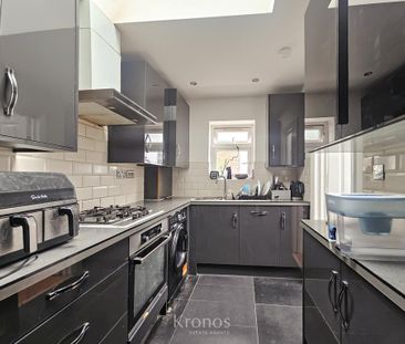 4 bedroom semi-detached house to rent - Photo 6