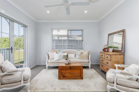 A Home of Distinction - Where Elegance Meets Everyday Life - Photo 2