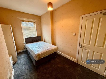 1 bedroom in a house share to rent - Photo 4