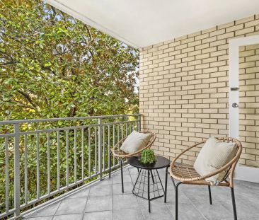 Renovated Three-Bedroom Retreat in Ultra Convenient Location Moment... - Photo 2