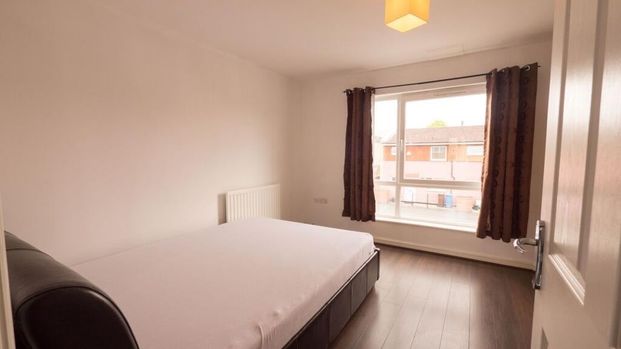 Room in a Shared House, Hitchen Street, M13 - Photo 1