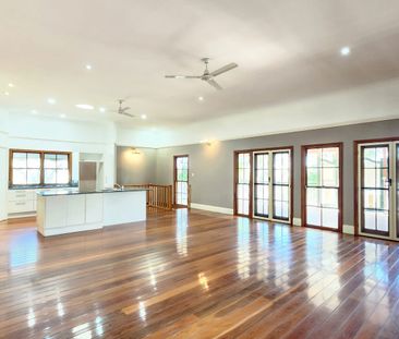 Beautiful Queenslander Mansion - Photo 3
