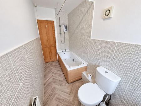 4 bedroom detached house to rent - Photo 2