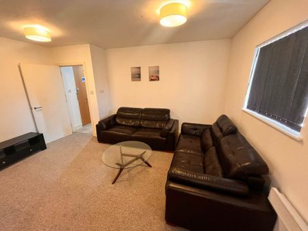 Price Reduced £1,200 pcm - Available 01/02/2026 - Furnished - Photo 2