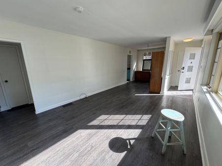 For Lease - 559 Drury Lane, Burlington, Ontario - Photo 2