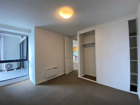 Sophisticated Apartment in a Prime Position - Photo 4