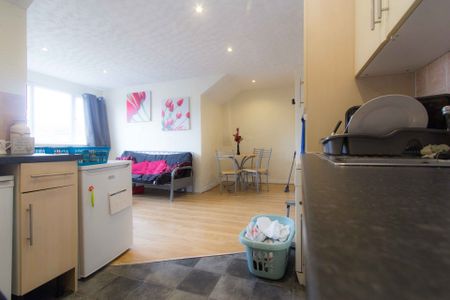 Flat 5, 126 BURLEY ROAD Leeds - LS3 1JP - Photo 4