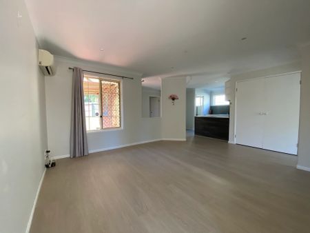 MODERN THREE BEDROOM HOME - GREAT LOCATION - Photo 5