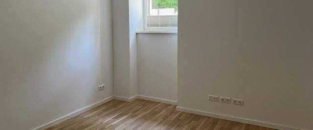 Liebevoll und modern sanierte Wohnung im Erstbezug! Erker, Fußbodenheizung, Parkett! - Foto 1