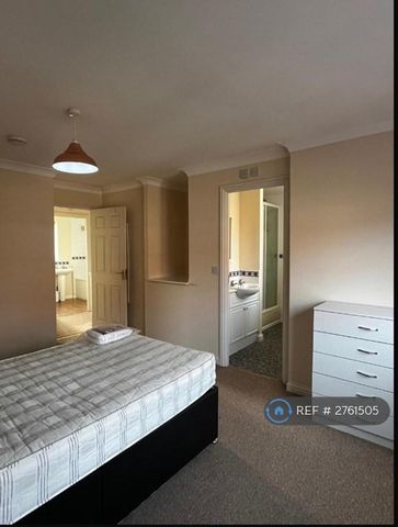 1 bedroom in a house share to rent - Photo 4