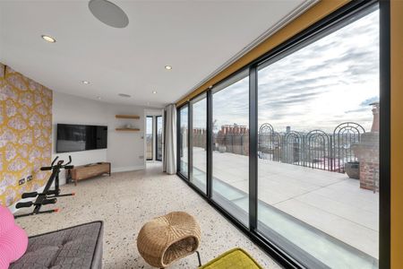 Drayton Gardens, London, SW10 flat - penthouse to rent - Photo 3