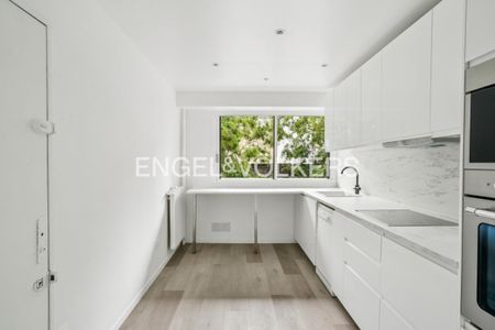Appartement 3 pièces rénové avec balcons - Porte de Saint-Cloud - Photo 4